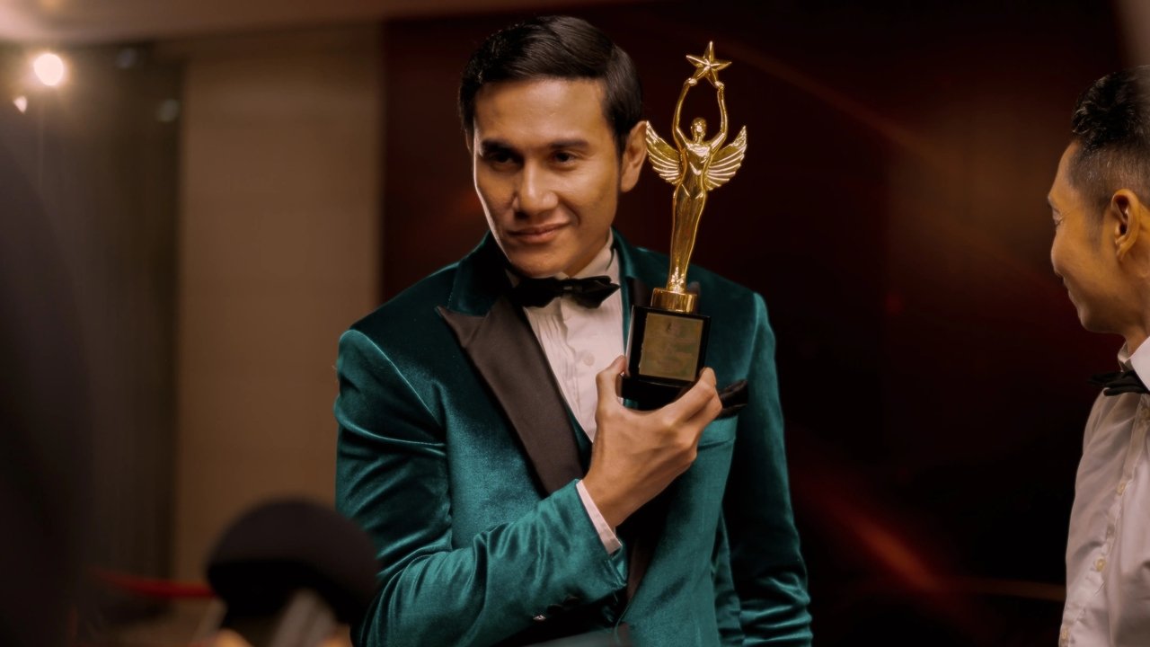 دانلود فيلم Lost in the Spotlight 2025 | گم‌شده در کانون توجه