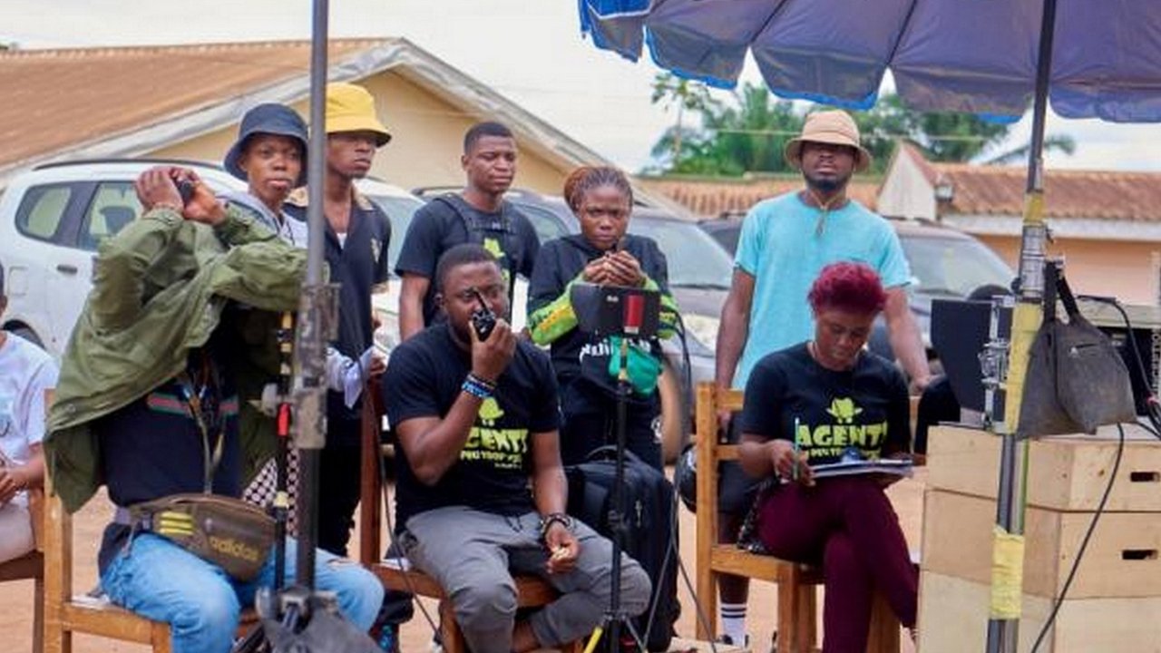 دانلود فيلم Agents un peu trop secrets 2025 | ماموران مخفی، اسرار را فاش می‌کنند