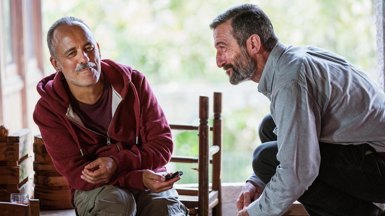 دانلود فيلم Birds Flying East 2024 | پرندگانی که به سمت شرق پرواز می‌کنند