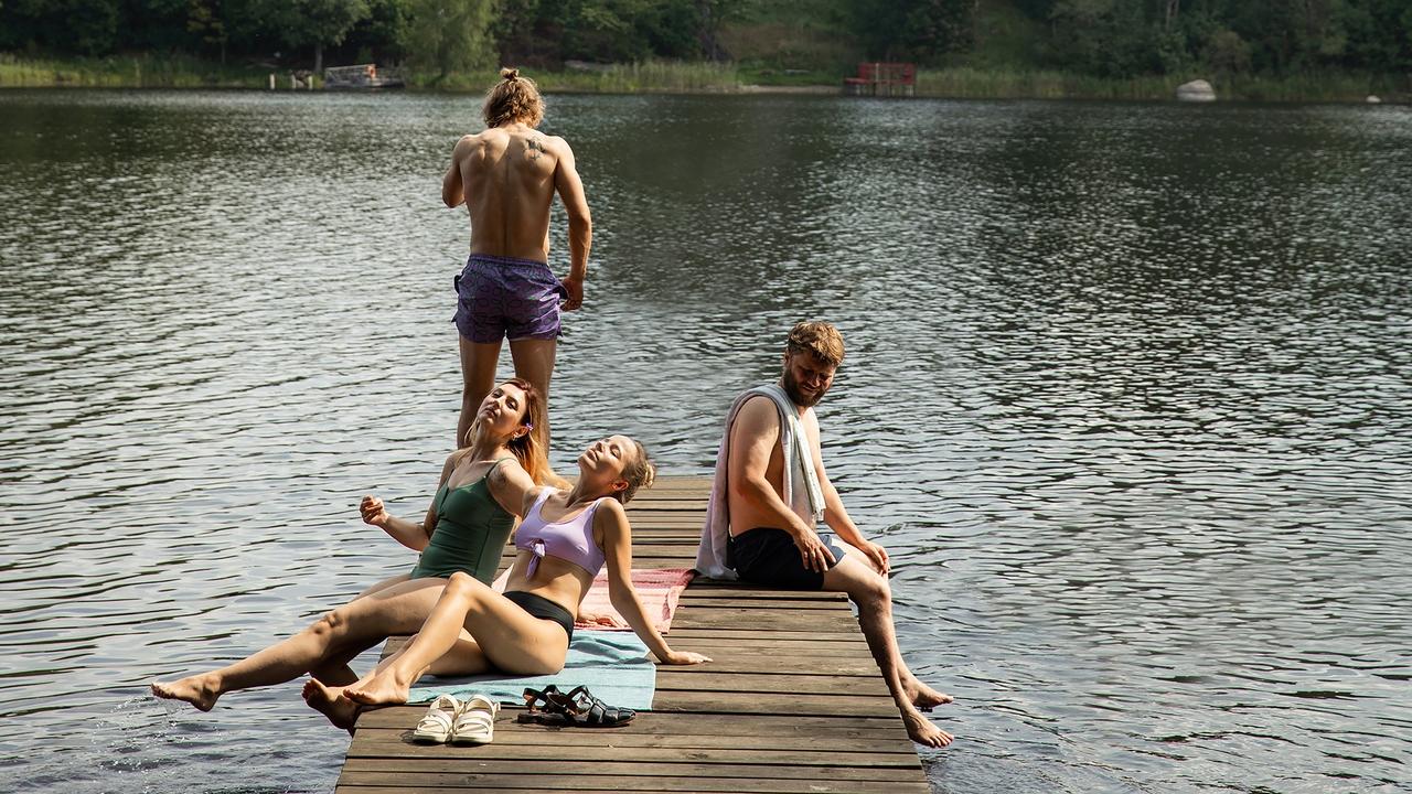 دانلود فيلم Drowning Dry 2024 | غرق شدن در خشکی