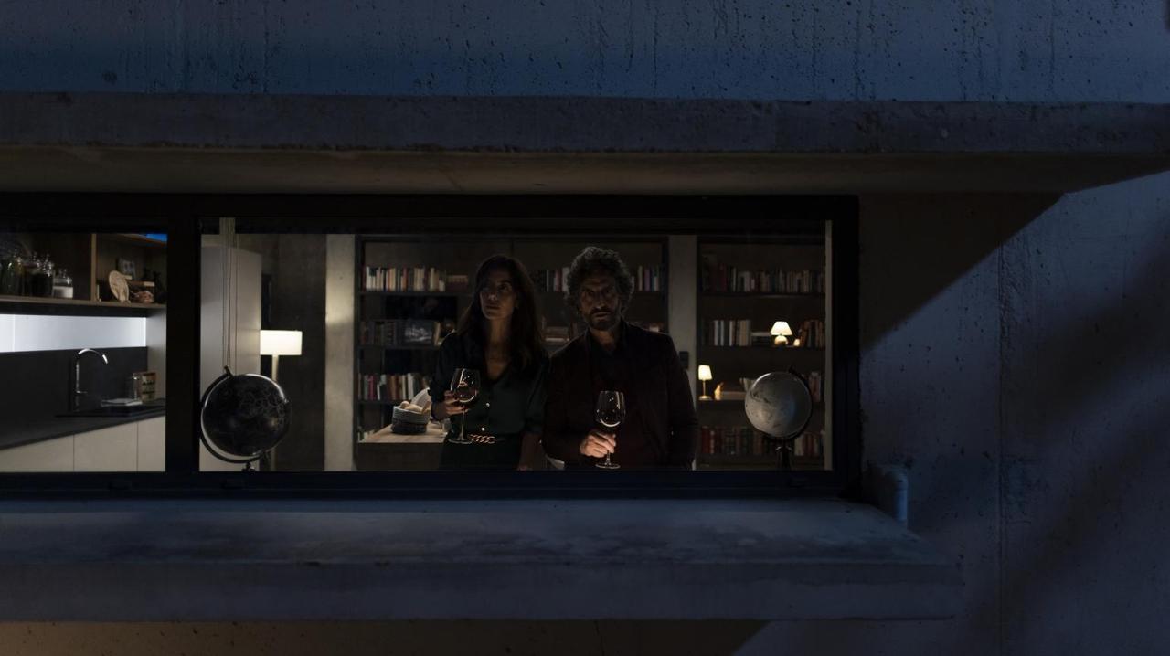 دانلود فيلم Puntos suspensivos 2024 | بیضوی