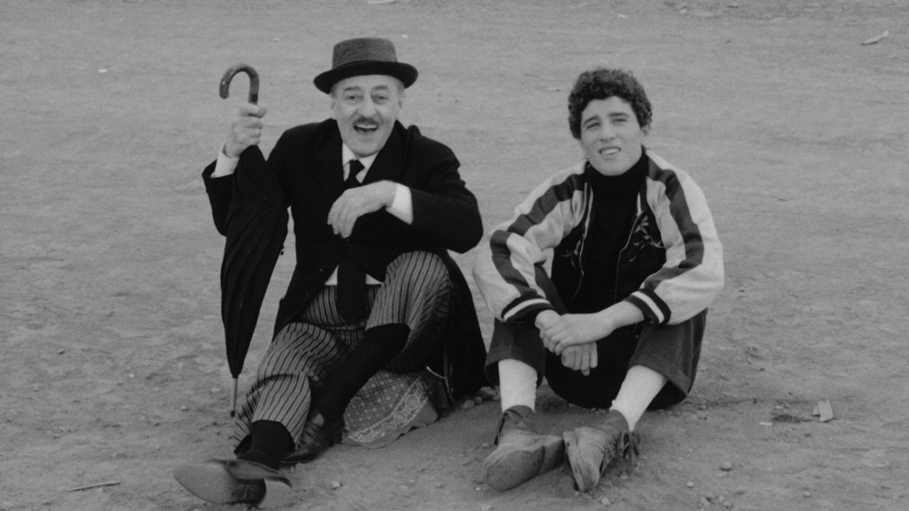 دانلود فيلم The Hawks and the Sparrows 1966 | شاهین‌ها و گنجشک‌ها